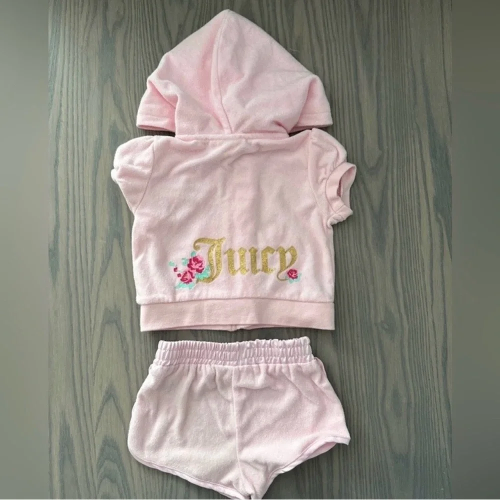 JUICY COUTURE BABY GIRL FLORAL AND FOIL LOGO ZIP-UP HOODIE AND SHORT SET